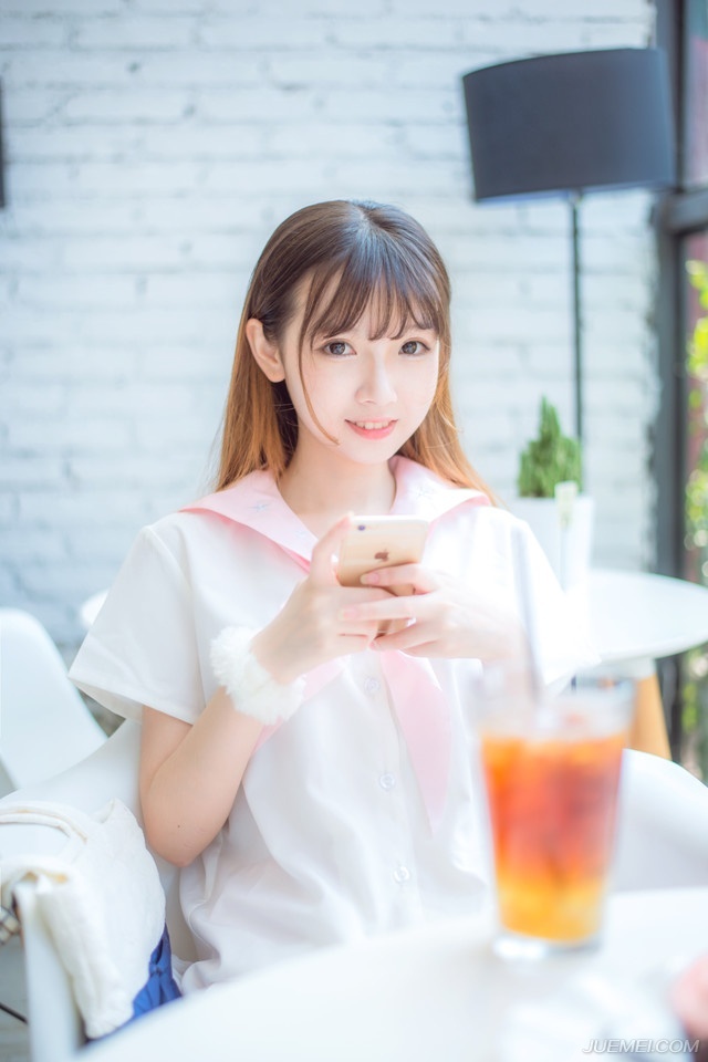 “呃~”